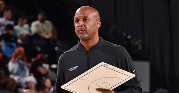 炒股配资网站就 肖：我新秀赛季工资15万美元 球员们知道后很震惊